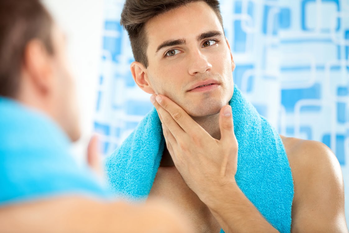 Làm sạch cơ thể để chăm sóc da toàn thân cho nam