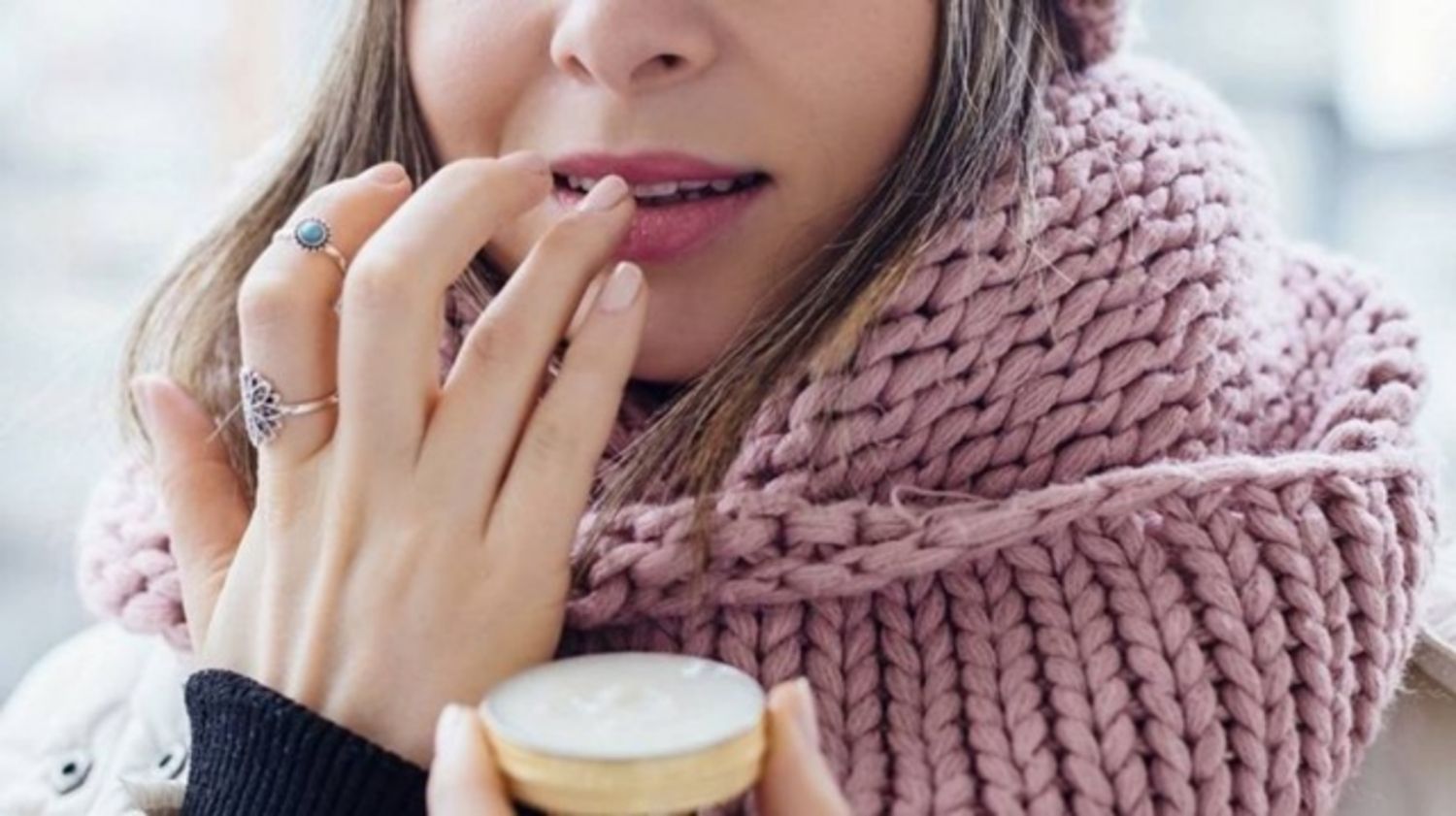 Mùa đông có cần phải sử dụng kem dưỡng trắng da toàn thân không?