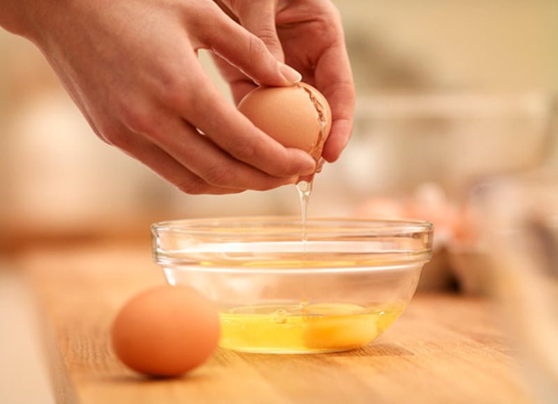 Tách lòng trắng trứng có thể giảm chất béo
