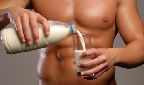 uống sữa đậu nành giúp tăng cơ